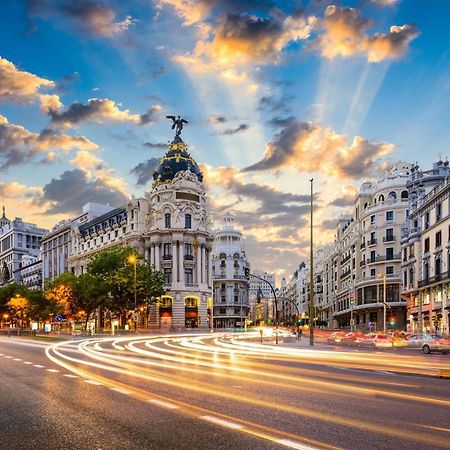 マドリード La Reina De Gran Via - Parking Tph Bed & Breakfast エクステリア 写真