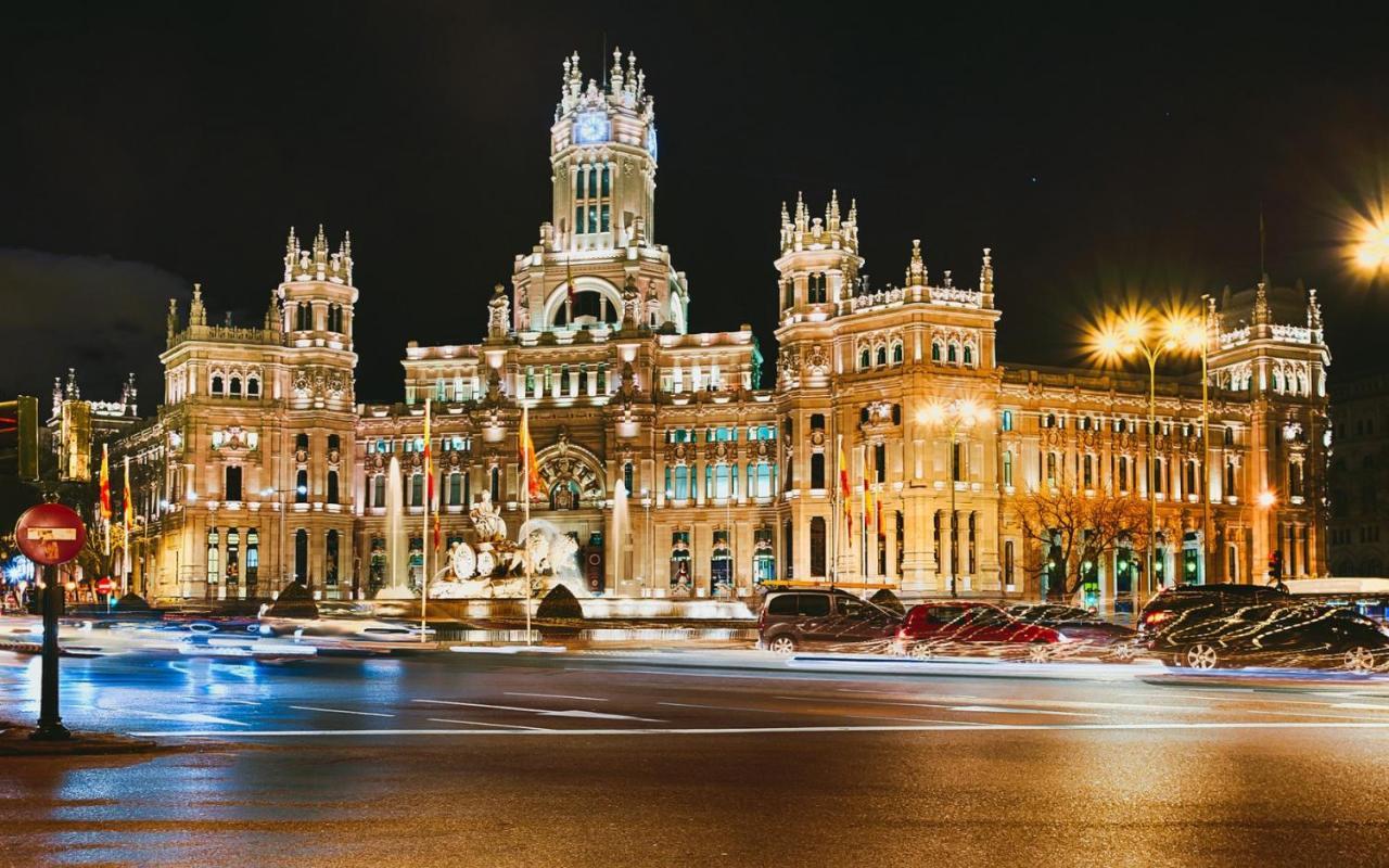 マドリード La Reina De Gran Via - Parking Tph Bed & Breakfast エクステリア 写真