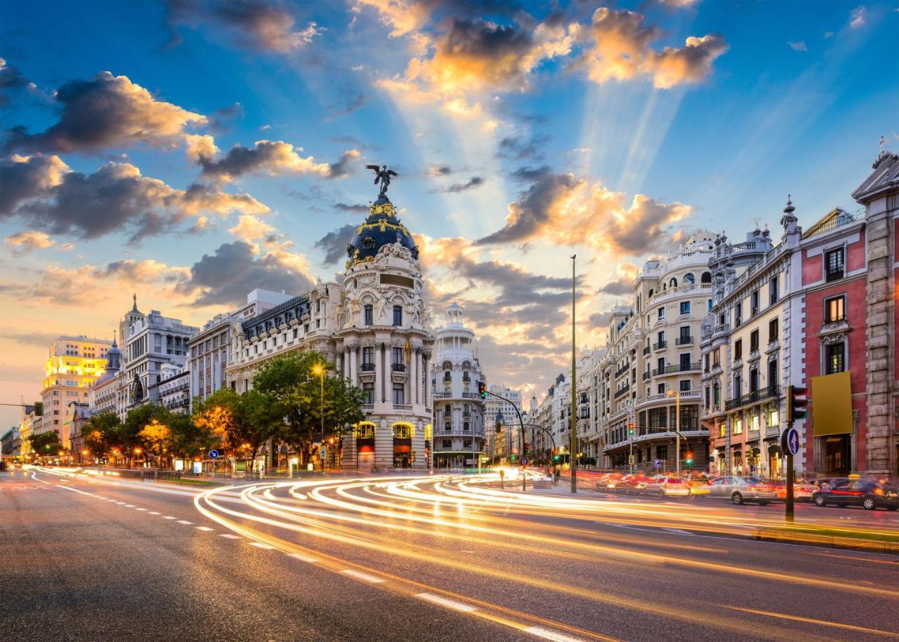 マドリード La Reina De Gran Via - Parking Tph Bed & Breakfast エクステリア 写真