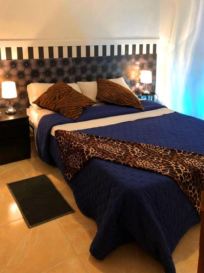 マドリード La Reina De Gran Via - Parking Tph Bed & Breakfast エクステリア 写真