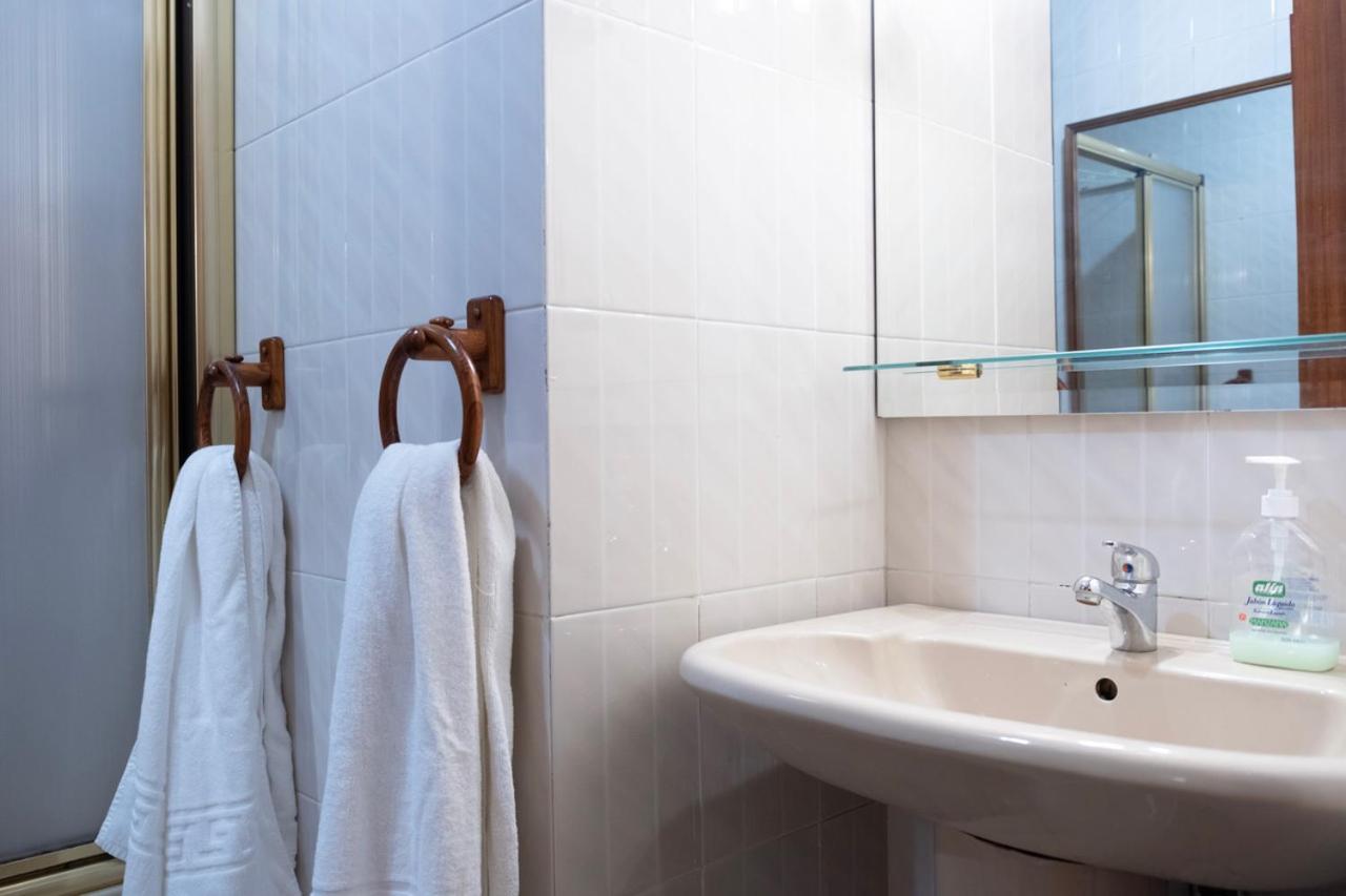 マドリード La Reina De Gran Via - Parking Tph Bed & Breakfast エクステリア 写真